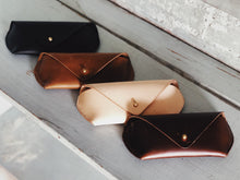 Load image into Gallery viewer, Classic Sunnies Case