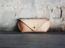 Load image into Gallery viewer, Classic Sunnies Case